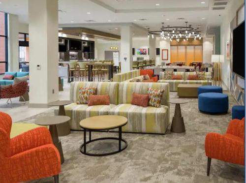 Imagen general del Hotel Hilton Garden Inn Visalia, Ca. Foto 2
