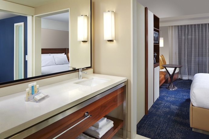 Imagen de la habitación del Hotel Hilton Garden Inn Waikiki Beach. Foto 6