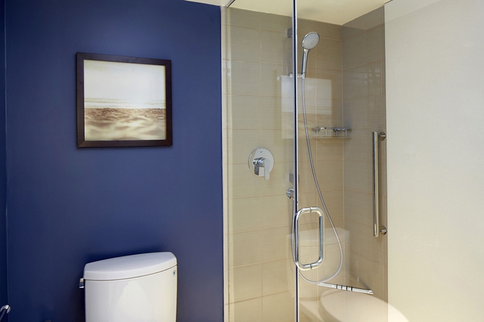 Imagen de la habitación del Hotel Hilton Garden Inn Waikiki Beach. Foto 7