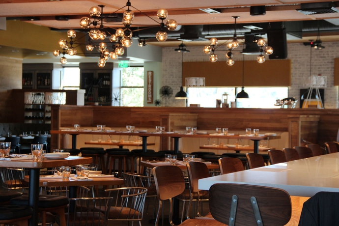 Imagen del bar/restaurante del Hotel Hilton Garden Inn Waikiki Beach. Foto 3