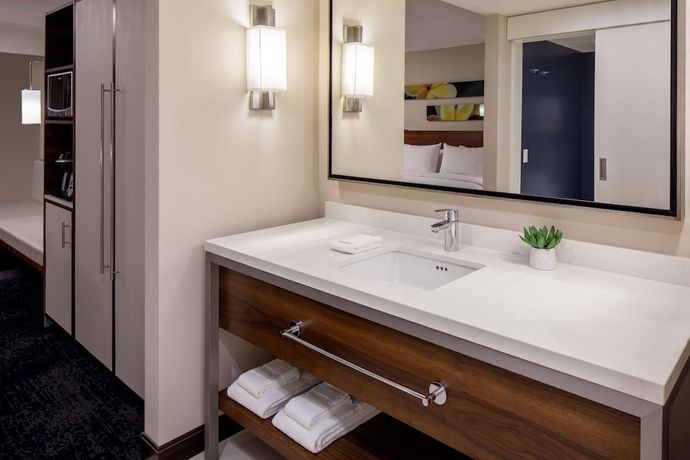 Imagen de la habitación del Hotel Hilton Garden Inn Waikiki Beach. Foto 5