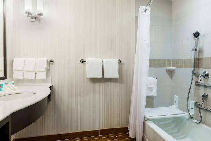 Imagen de la habitación del Hotel Hilton Garden Inn Wayne. Foto 6