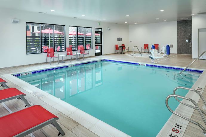 Imagen de la piscina del Hotel Hilton Garden Inn Wenatchee. Foto 20