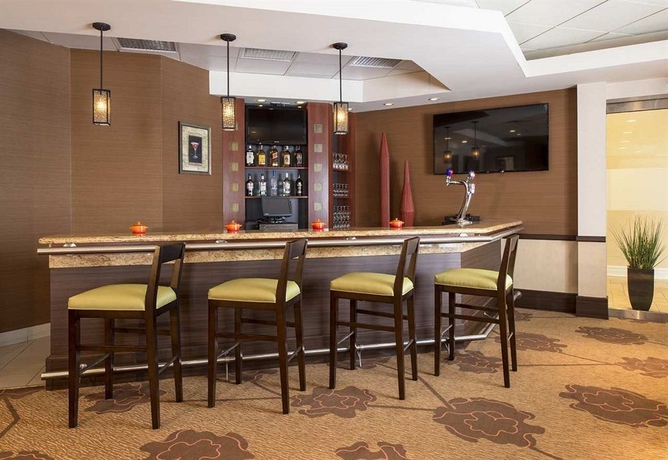 Imagen del bar/restaurante del Hotel Hilton Garden Inn West Edmonton. Foto 1