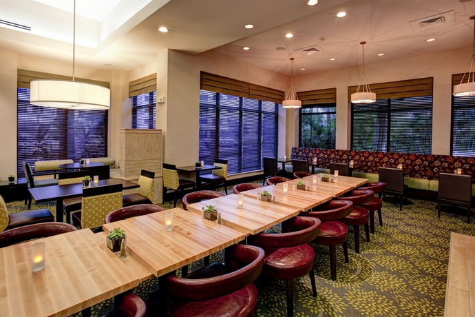 Imagen del bar/restaurante del Hotel Hilton Garden Inn West Palm Beach Airport. Foto 4
