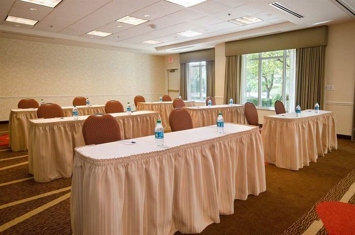 Imagen de los interiores del Hotel Hilton Garden Inn Wichita. Foto 12
