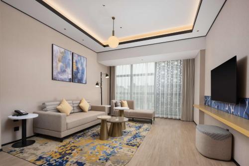 Imagen de la habitación del Hotel Hilton Garden Inn Zhoukou Huaiyang. Foto 17