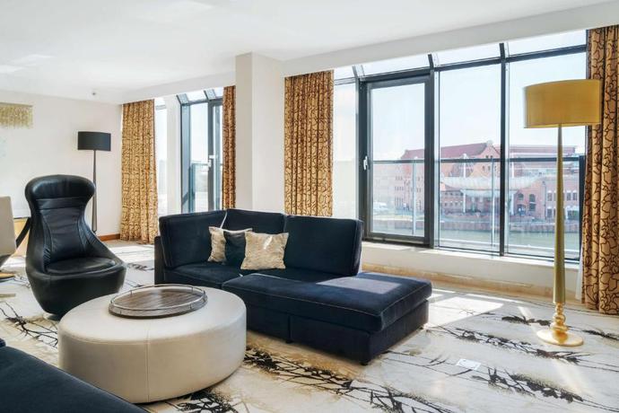 Imagen de la habitación del Hotel Hilton Gdansk. Foto 13