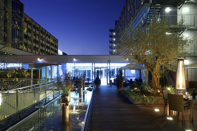 Imagen de los exteriores del Hotel Hilton Geneva and Conference Centre. Foto 6