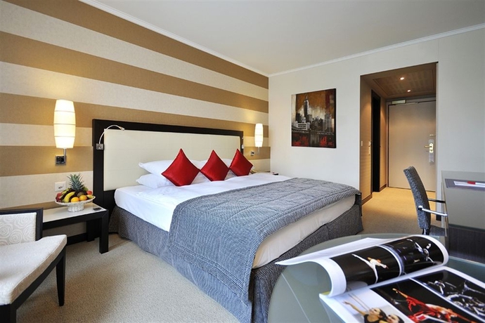 Imagen de la habitación del Hotel Hilton Geneva and Conference Centre. Foto 5