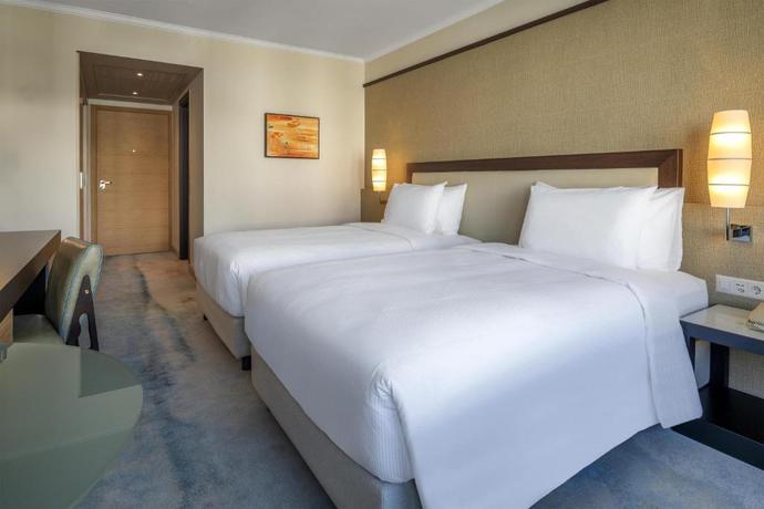 Imagen de la habitación del Hotel Hilton Geneva and Conference Centre. Foto 4