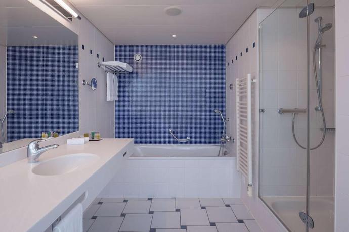 Imagen de la habitación del Hotel Hilton Geneva and Conference Centre. Foto 5