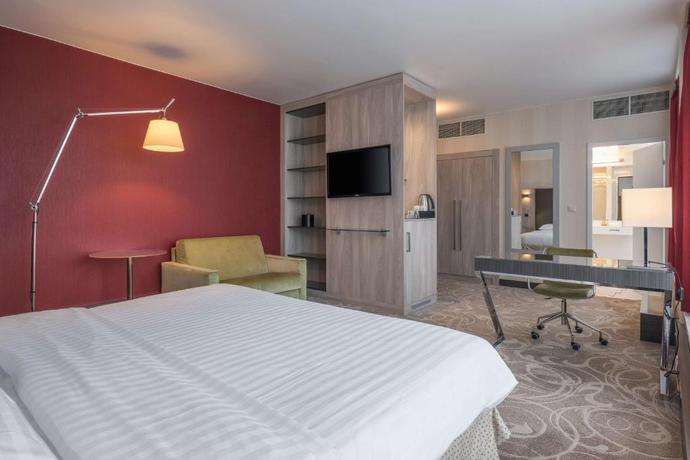 Imagen de la habitación del Hotel Hilton Geneva and Conference Centre. Foto 7