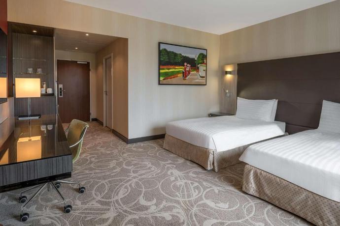Imagen de la habitación del Hotel Hilton Geneva and Conference Centre. Foto 9