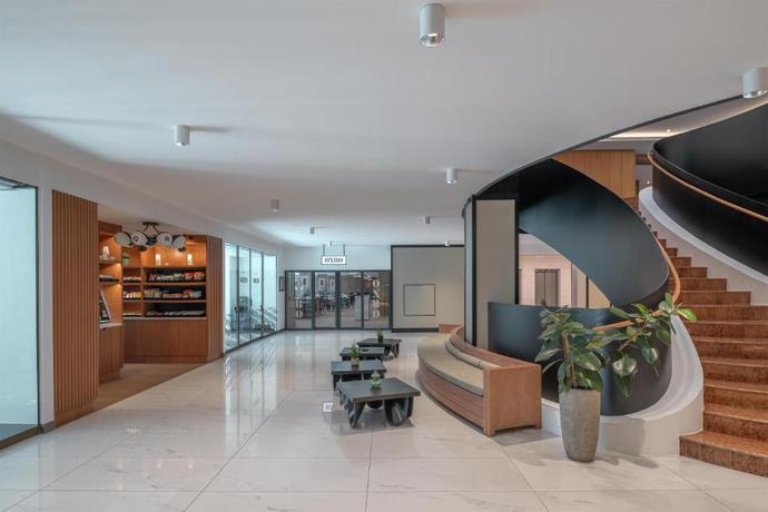 Imagen de los interiores del Hotel Hilton Geneva and Conference Centre. Foto 13