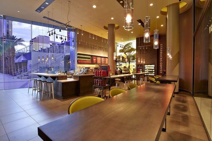 Imagen del bar/restaurante del Hotel Hilton Grand Vacations Club Elara Center Strip Las Vegas. Foto 2