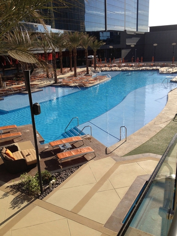 Imagen de la piscina del Hotel Hilton Grand Vacations Club Elara Center Strip Las Vegas. Foto 15