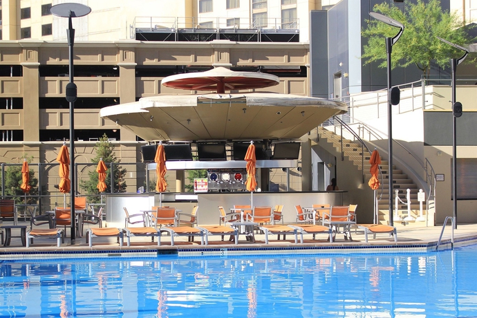 Imagen de la piscina del Hotel Hilton Grand Vacations Club Elara Center Strip Las Vegas. Foto 16