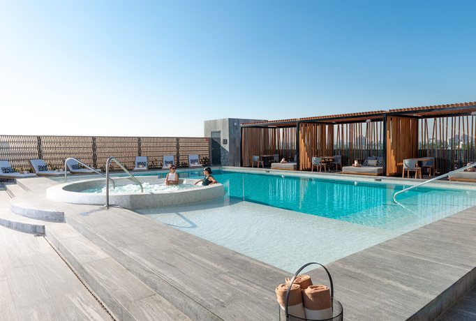 Imagen de la piscina del Hotel Hilton Guadalajara Midtown. Foto 20