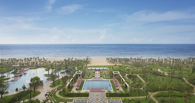 Imagen de la piscina del Hotel Hilton Haikou Meilan. Foto 5