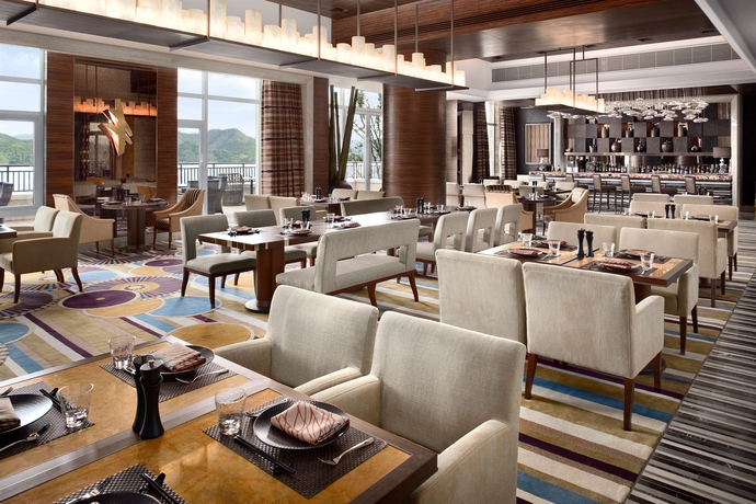Imagen del bar/restaurante del Hotel Hilton Hangzhou Qiandao Lake Resort. Foto 4