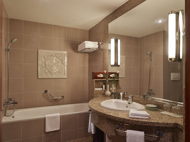 Imagen de la habitación del Hotel Hilton Hanoi Opera. Foto 4