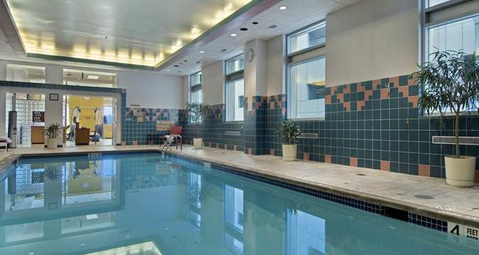 Imagen de la piscina del Hotel Hilton Harrisburg. Foto 6