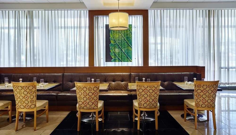 Imagen del bar/restaurante del Hotel Hilton Hasbrouck Heights/meadowlands. Foto 3
