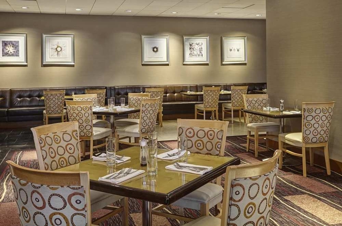 Imagen del bar/restaurante del Hotel Hilton Hasbrouck Heights/meadowlands. Foto 4