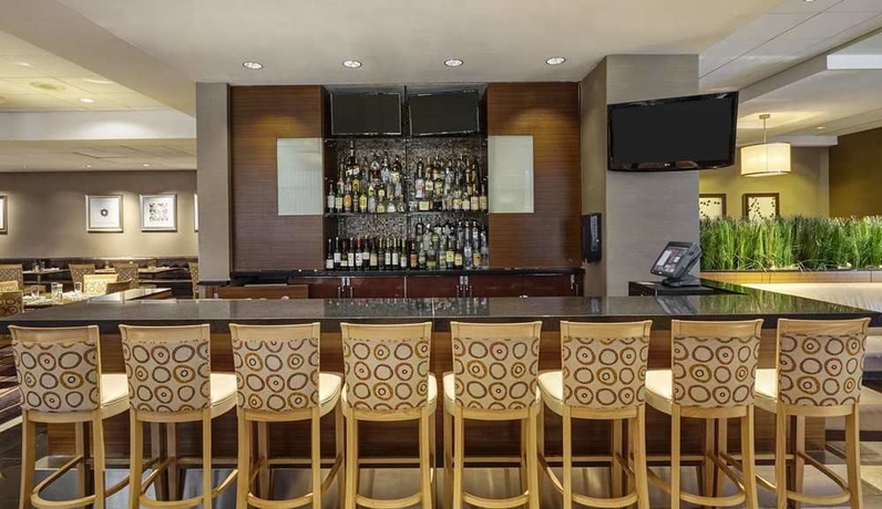 Imagen del bar/restaurante del Hotel Hilton Hasbrouck Heights/meadowlands. Foto 5