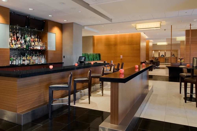 Imagen del bar/restaurante del Hotel Hilton Hasbrouck Heights/meadowlands. Foto 7