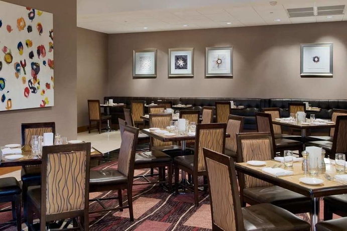 Imagen del bar/restaurante del Hotel Hilton Hasbrouck Heights/meadowlands. Foto 8