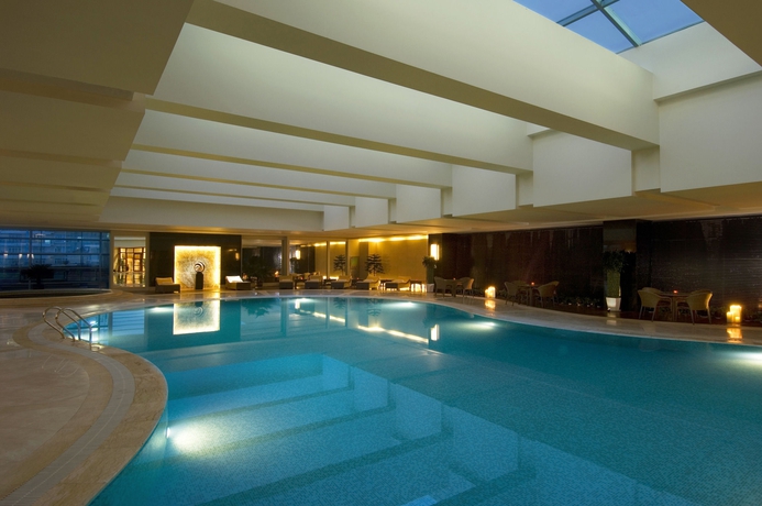 Imagen de la piscina del Hotel Hilton Hefei. Foto 16