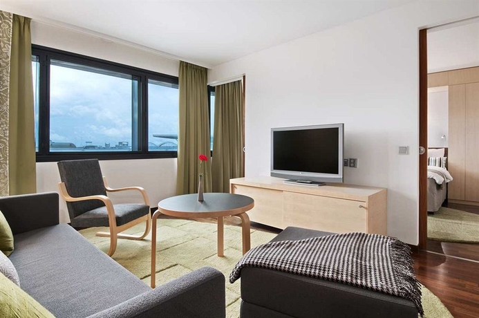 Imagen de los interiores del Hotel Hilton Helsinki Airport. Foto 12