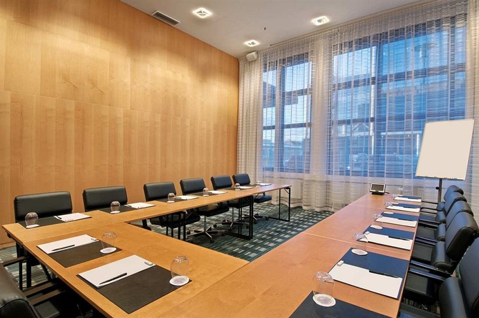 Imagen de los interiores del Hotel Hilton Helsinki Airport. Foto 14