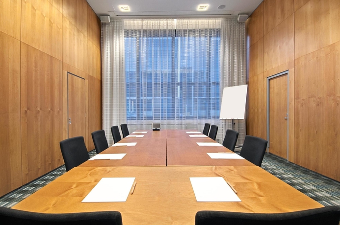 Imagen de los interiores del Hotel Hilton Helsinki Airport. Foto 16