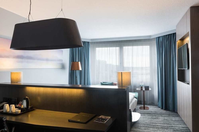 Imagen de la habitación del Hotel Hilton Helsinki Strand. Foto 2