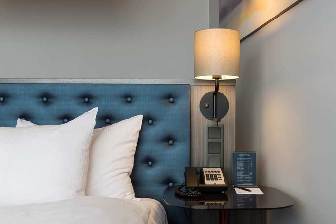 Imagen de la habitación del Hotel Hilton Helsinki Strand. Foto 10