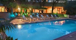 Imagen de la piscina del Hotel Hilton Houston Westchase. Foto 5