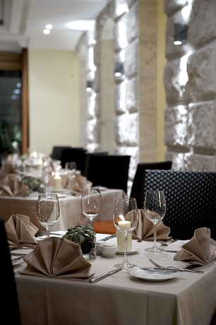 Imagen del bar/restaurante del Hotel Hilton Imperial Dubrovnik. Foto 3