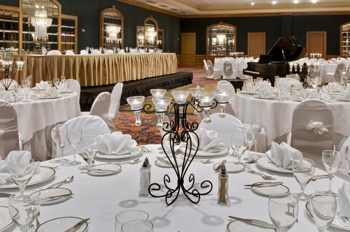 Imagen de los interiores del Hotel Hilton Indianapolis Suites. Foto 9