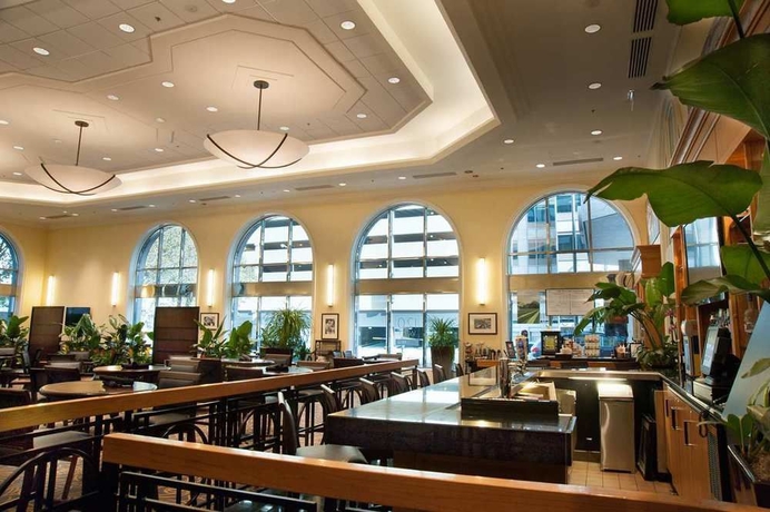 Imagen del bar/restaurante del Hotel Hilton Indianapolis Suites. Foto 3