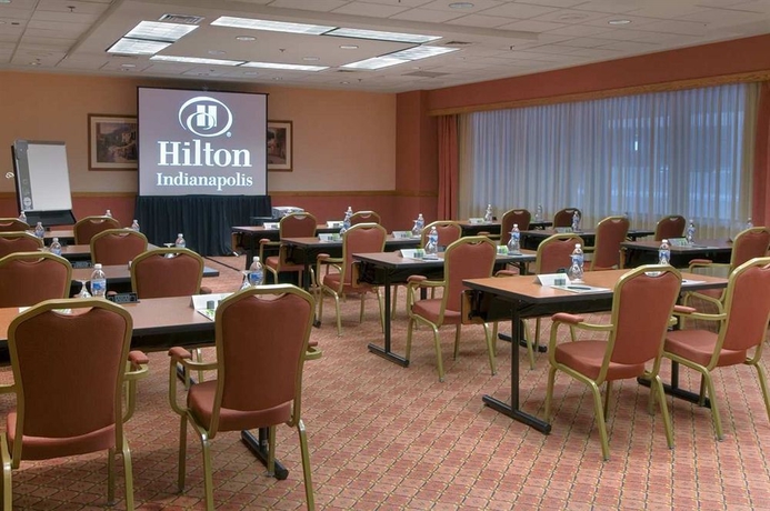 Imagen de los interiores del Hotel Hilton Indianapolis Suites. Foto 14