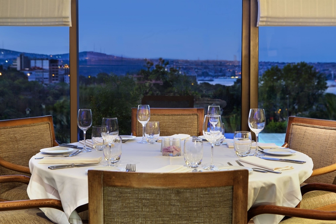 Imagen del bar/restaurante del Hotel Hilton Istanbul Bosphorus. Foto 4