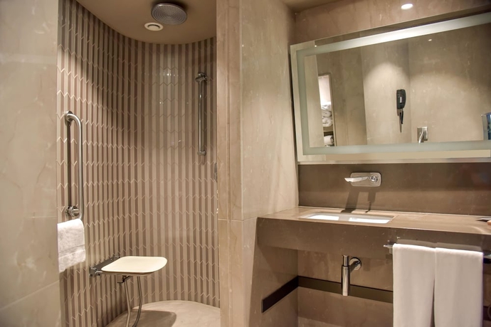 Imagen de la habitación del Hotel Hilton Istanbul Kozyatagi. Foto 10
