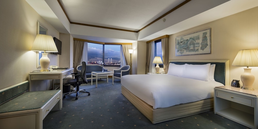 Imagen de la habitación del Hotel Hilton Izmir. Foto 8