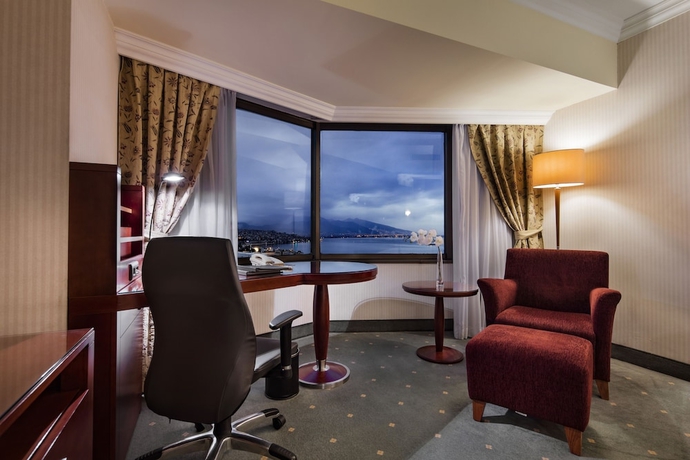 Imagen de la habitación del Hotel Hilton Izmir. Foto 10