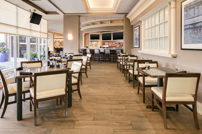 Imagen del bar/restaurante del Hotel Hilton Kansas City Country Club Plaza. Foto 5