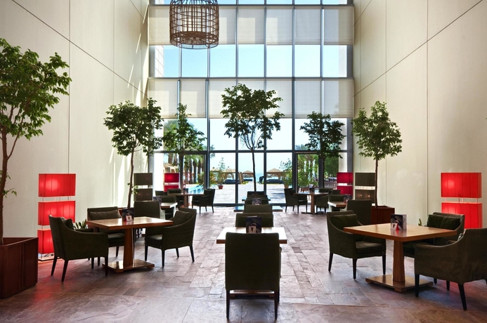 Imagen de los interiores del Hotel Hilton Kuwait Resort. Foto 8