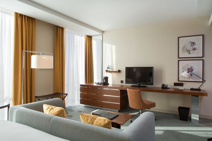 Imagen de la habitación del Hotel Hilton Kyiv. Foto 12